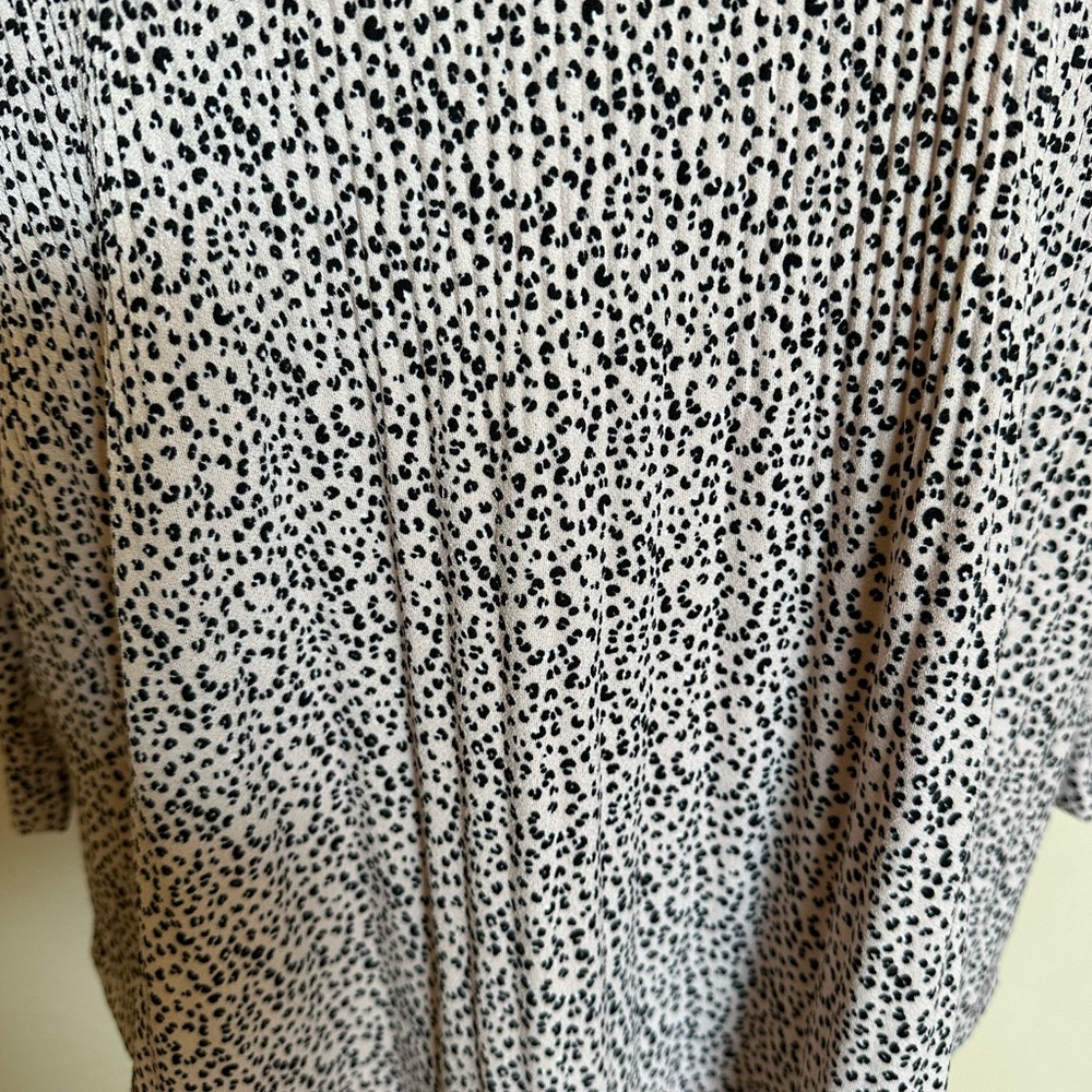 Adrianna Papell Women’s Blouse. Size Medium - Picture 4 of 8